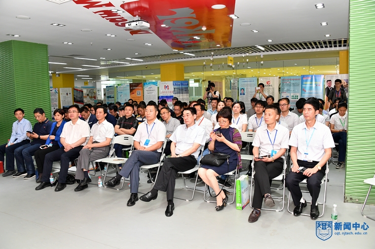 nEO_IMG_6校友企业创新创业成果展暨南工产业园助创基金签约仪式.jpg
