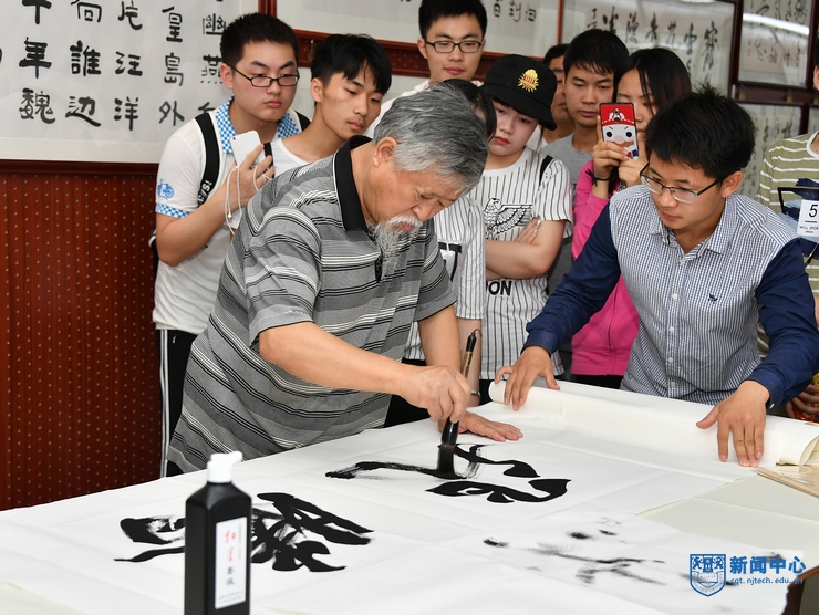 nEO_IMG_11春晖书画展及笔会.jpg